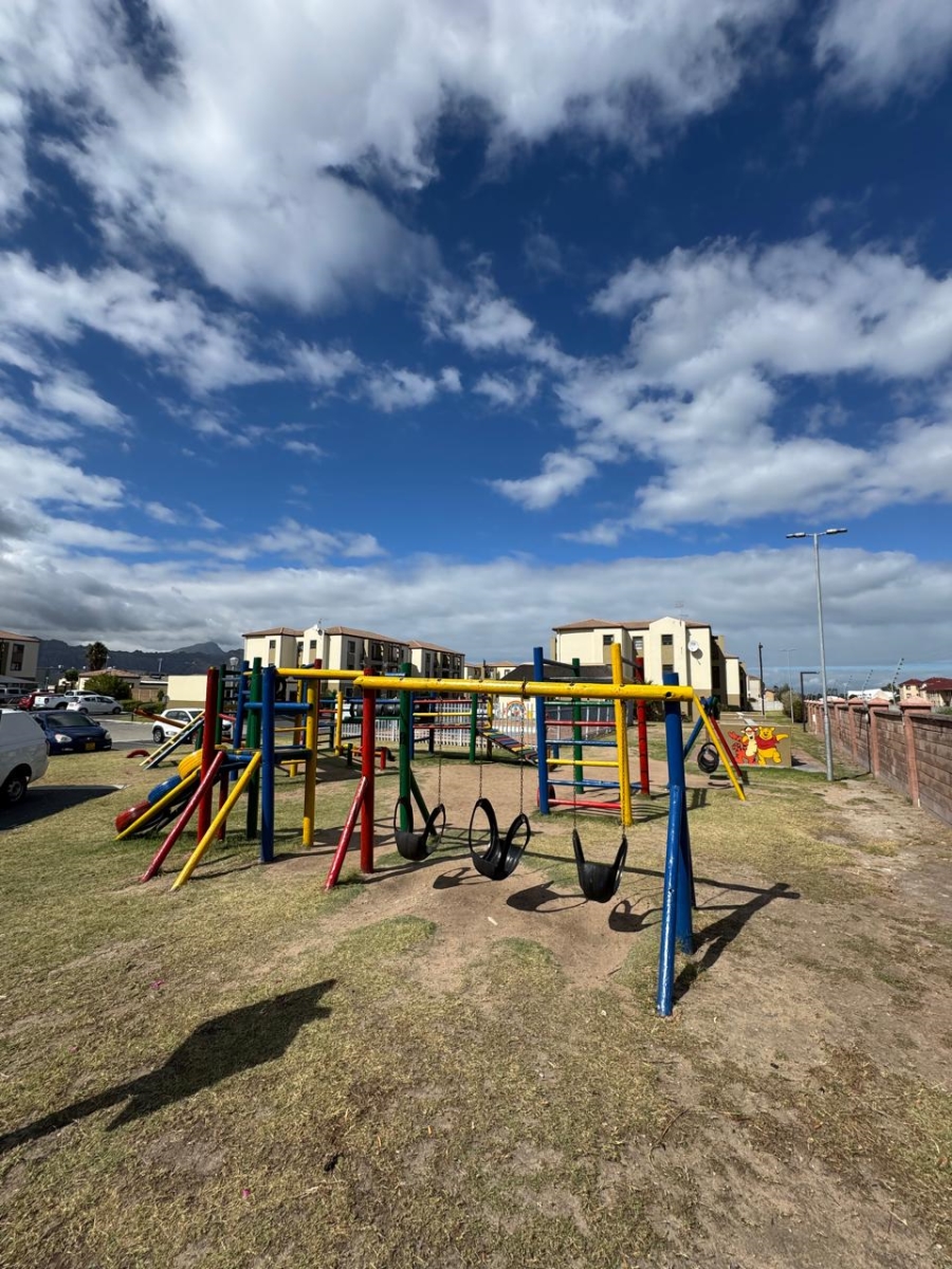 To Let 2 Bedroom Property for Rent in Guldenland Western Cape